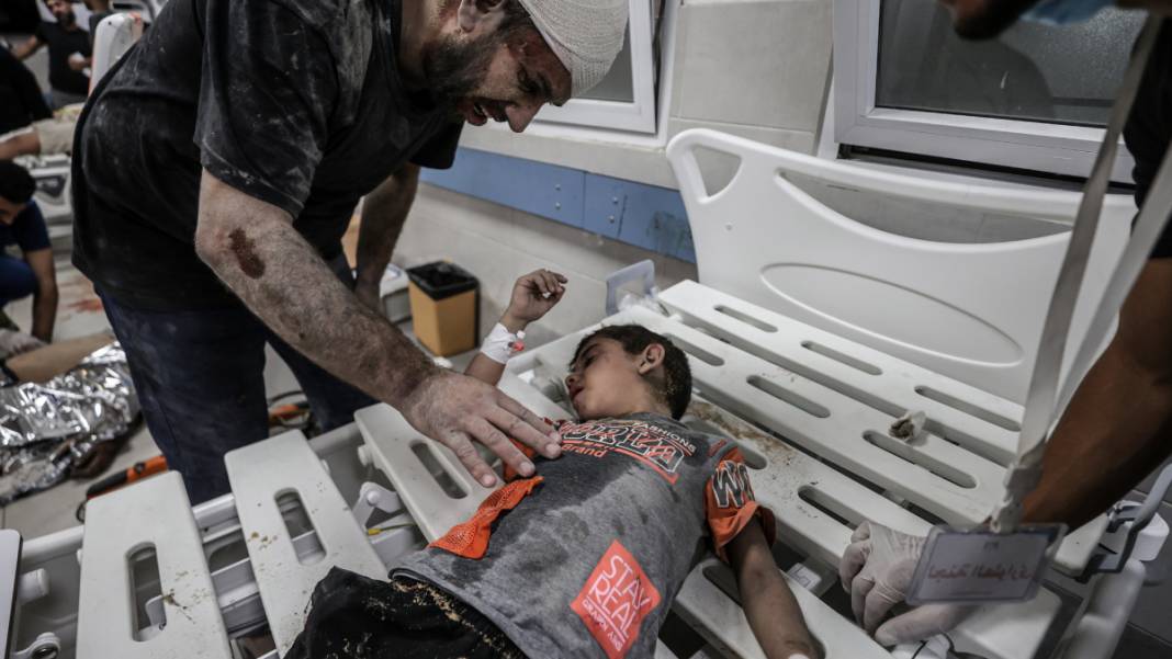 Gazze'de 'insanlık' ölüyor... Hastane mezarlığa döndü 2